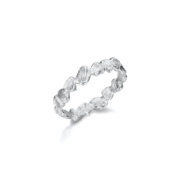 Ring with an irregular texture in 925 sterling silver